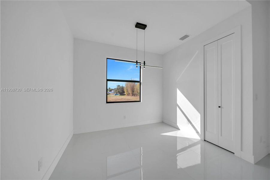Spacious, unfurnished interior of a new home in , Cape Coral (Image 35).