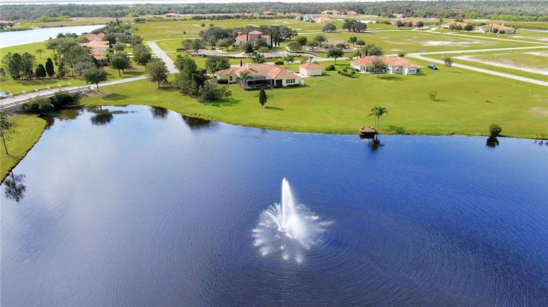 Lake Toscana Fountain