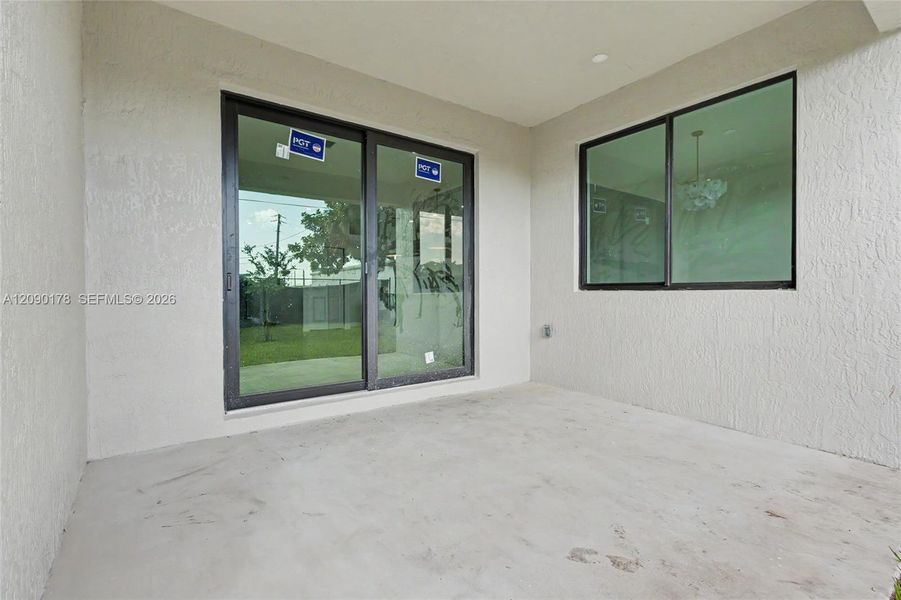 Exterior details and patio area of a home in , Oakland Park (Image 3).