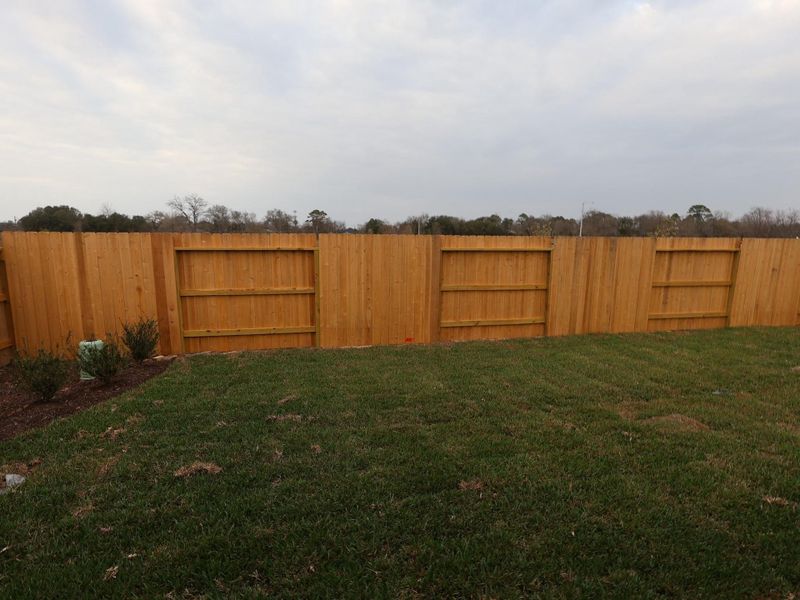 Exterior details and patio area of a home in Ambrose, La Marque (Image 3).