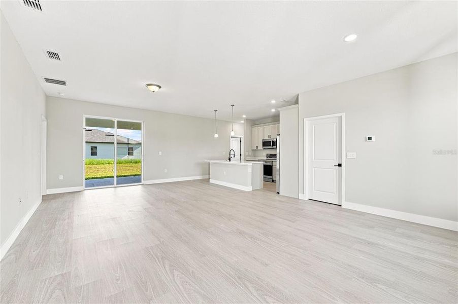 Spacious, unfurnished interior of a new home in , Ocala (Image 13).
