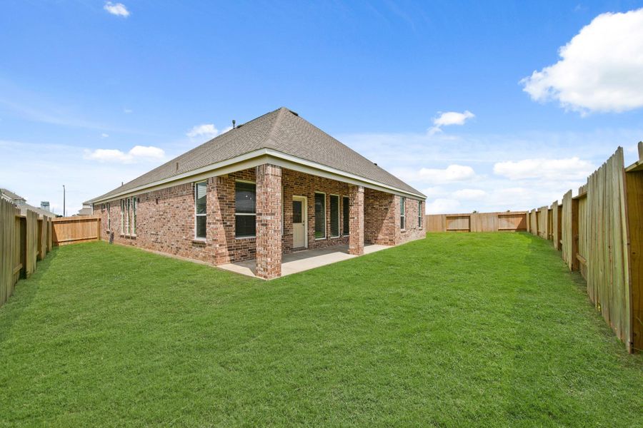 Front exterior of a new home in Beacon Hill, Waller, TX, highlighting curb appeal (Image 20). Front exterior of a new home in Beacon Hill, Waller, TX, highlighting curb appeal (Image 20).