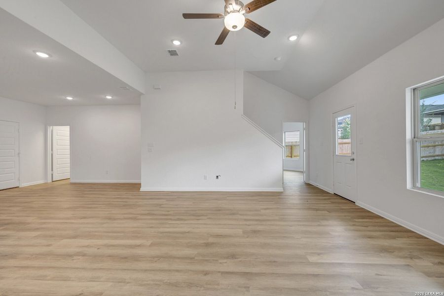 Spacious, unfurnished interior of a new home in Mesquite Ridge, San Antonio (Image 31).