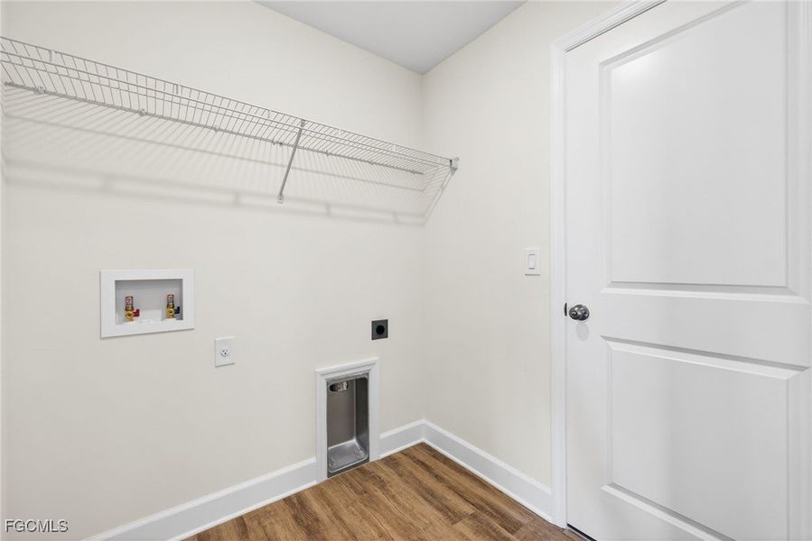 Spacious, unfurnished interior of a new home in Cape Coral, Cape Coral (Image 34).