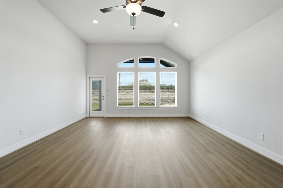 Spacious, unfurnished interior of a new home in Santa Rita Ranch, Liberty Hill (Image 43).