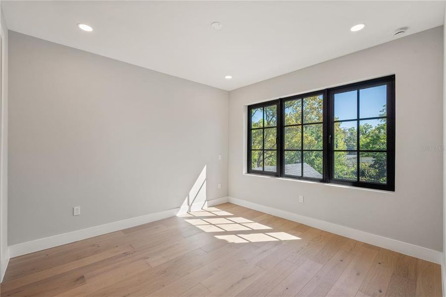 Spacious, unfurnished interior of a new home in , Winter Park (Image 20).