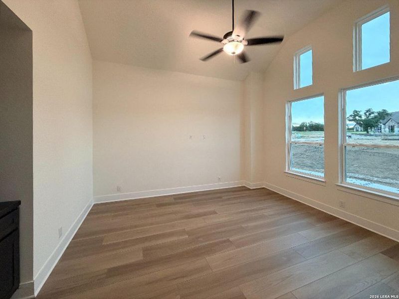 Spacious, unfurnished interior of a new home in Waldsanger, New Braunfels (Image 13).