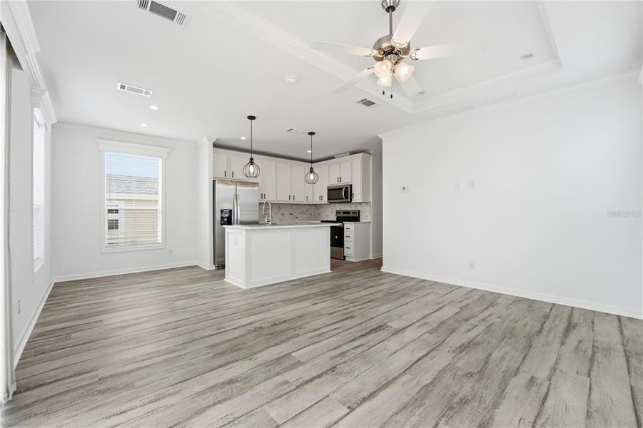 Spacious, unfurnished interior of a new home in , Longboat Key (Image 14).