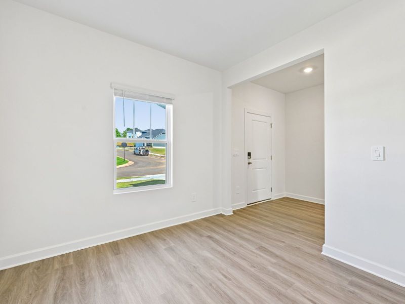 Spacious, unfurnished interior of a new home in Buffalo Ridge, Newton (Image 9).