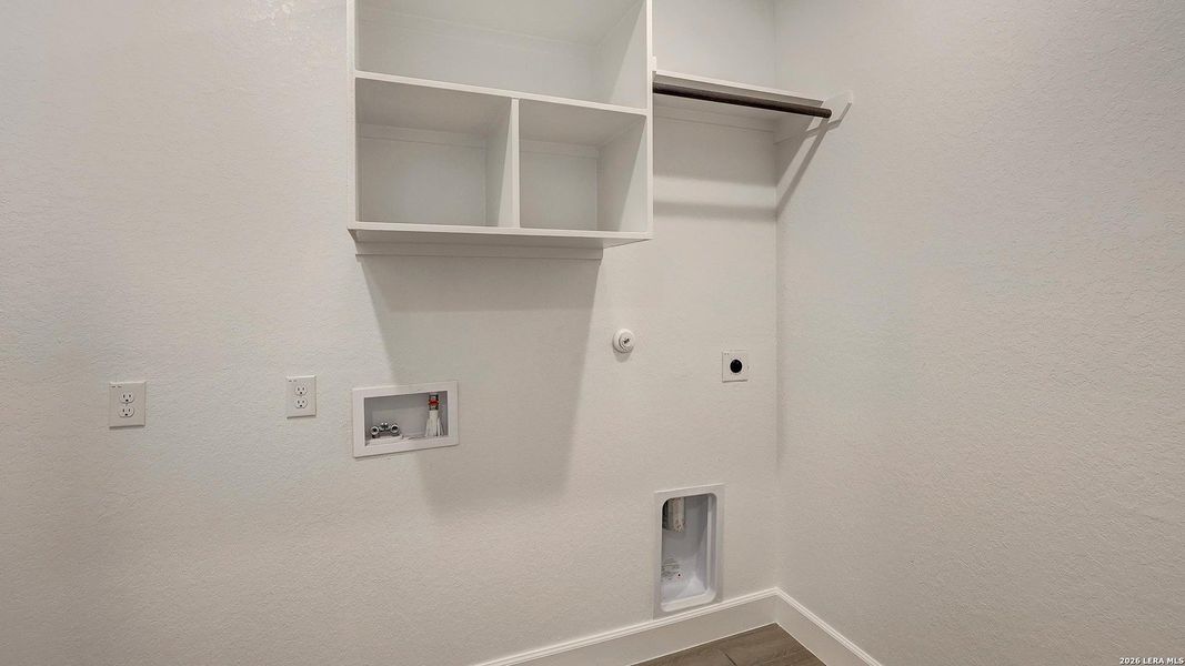 Spacious, unfurnished interior of a new home in Haby Hill, San Antonio (Image 18).