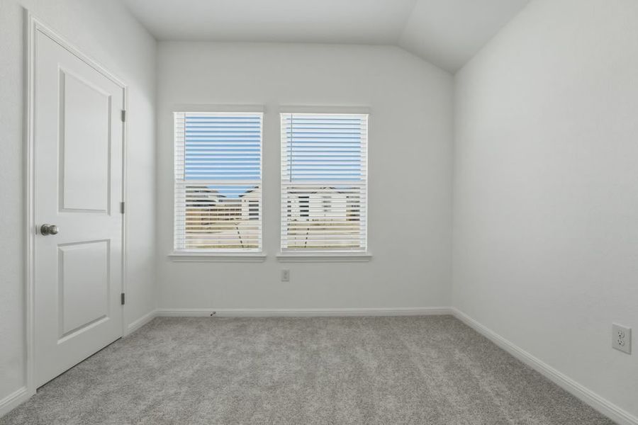Spacious, unfurnished interior of a new home in Longview, Del Valle (Image 17).