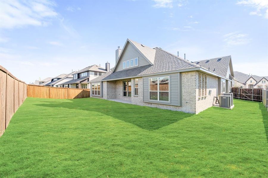 Exterior details and patio area of a home in Somerset Classic 70s & 80s, Mansfield (Image 3).