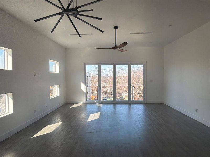 Spacious, unfurnished interior of a new home in , Dallas (Image 11).