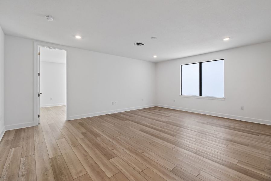 Spacious, unfurnished interior of a new home in Hendrix Reserve, Lake Worth (Image 18).