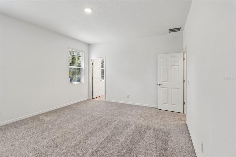 Spacious, unfurnished interior of a new home in Trinity Gardens, Deland (Image 12). Spacious, unfurnished interior of a new home in Trinity Gardens, Deland (Image 12).