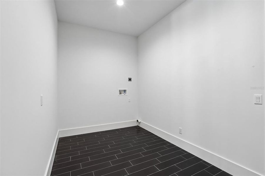 Spacious, unfurnished interior of a new home in , Tampa (Image 20).