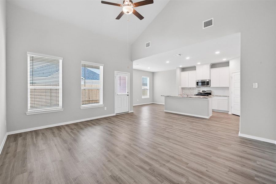 Spacious, unfurnished interior of a new home in Rollingbrook Estates, Baytown (Image 26). Spacious, unfurnished interior of a new home in Rollingbrook Estates, Baytown (Image 26).