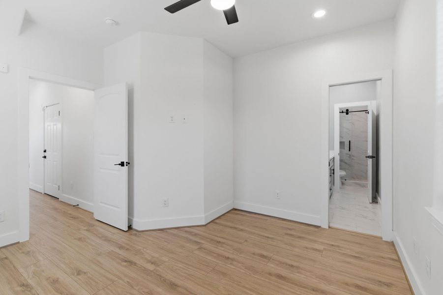 Spacious, unfurnished interior of a new home in , Houston (Image 24).