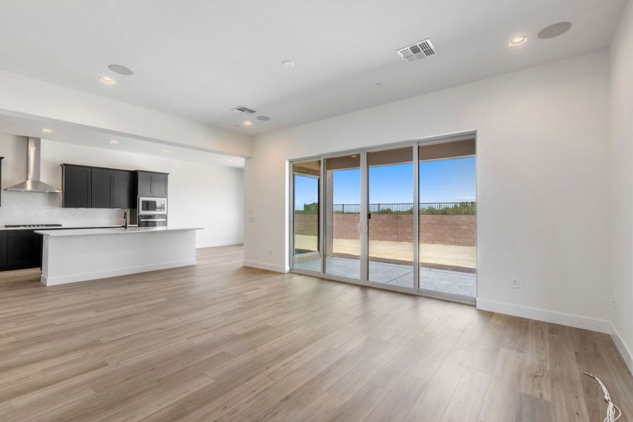 Spacious, unfurnished interior of a new home in Vistoso Canyon Estates, Oro Valley (Image 29).