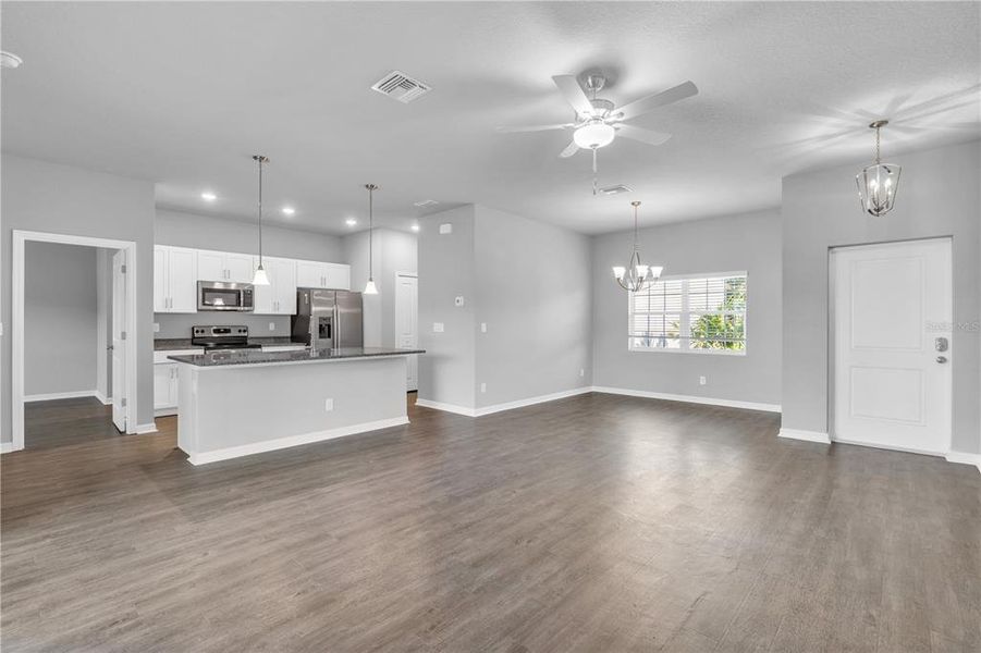 Spacious, unfurnished interior of a new home in , Port Charlotte (Image 10).