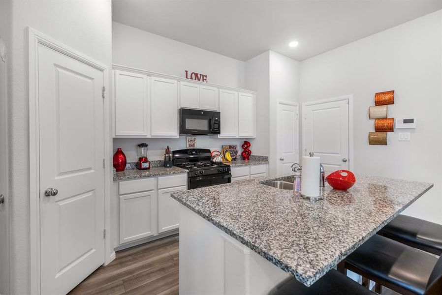 Furnished interior view inside a new home in Prairie Ridge at Goodland, Venus (Image 26). Furnished interior view inside a new home in Prairie Ridge at Goodland, Venus (Image 26).