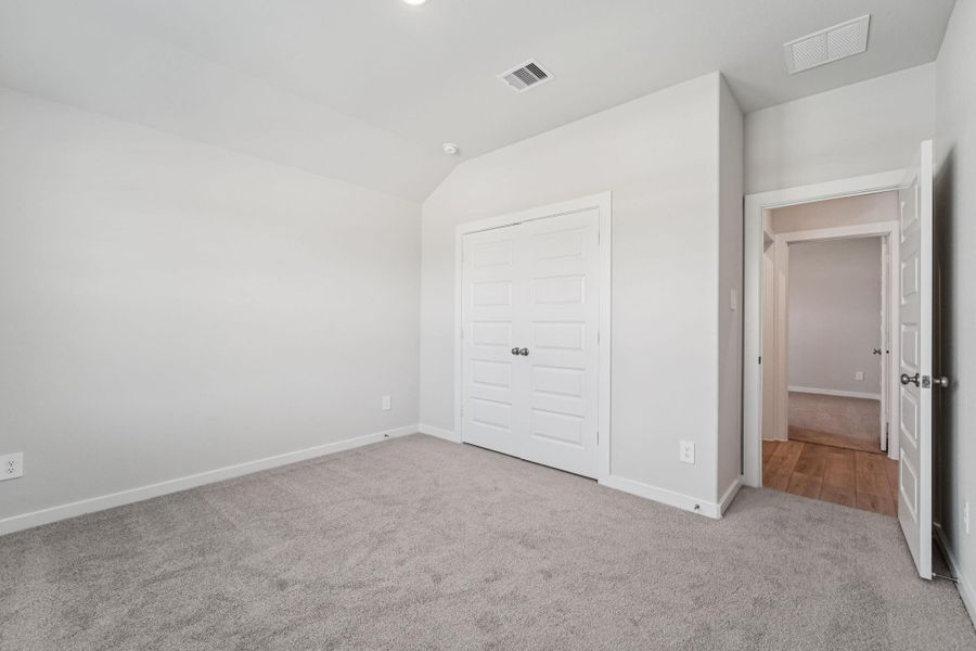 Spacious, unfurnished interior of a new home in Stewart's Ranch, Conroe (Image 17).