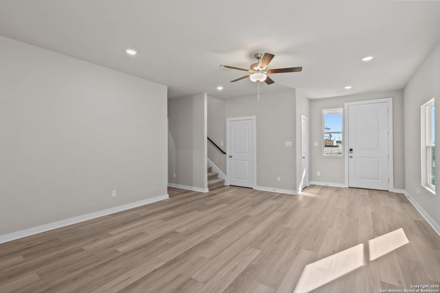 Spacious, unfurnished interior of a new home in Garden Grove, San Antonio (Image 17).