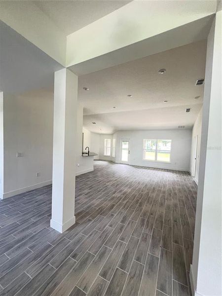 Spacious, unfurnished interior of a new home in Hill Country Estates, Dade City (Image 34).