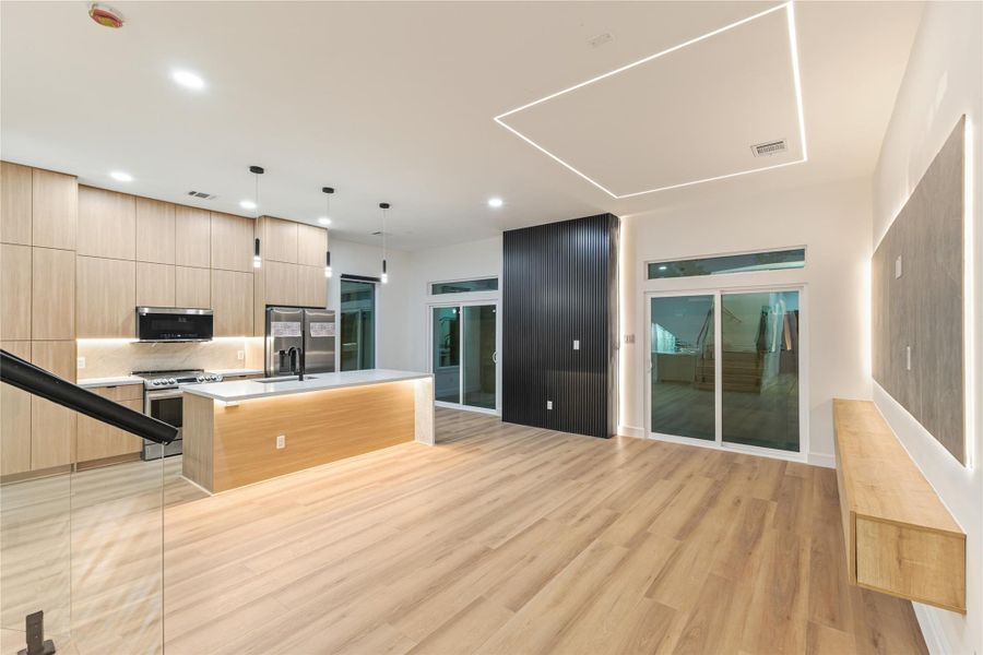 Spacious, unfurnished interior of a new home in , Houston (Image 10).