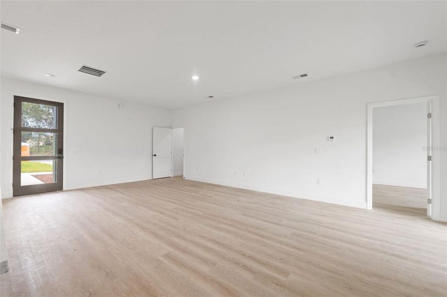 Spacious, unfurnished interior of a new home in , Ocala (Image 30).