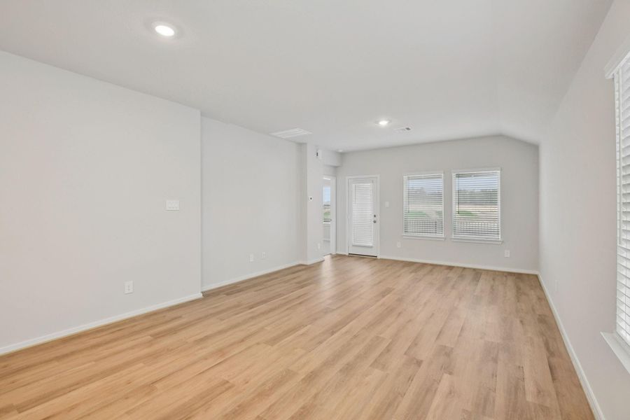 Spacious, unfurnished interior of a new home in Granger Pointe - Traditional Series, Conroe (Image 21).