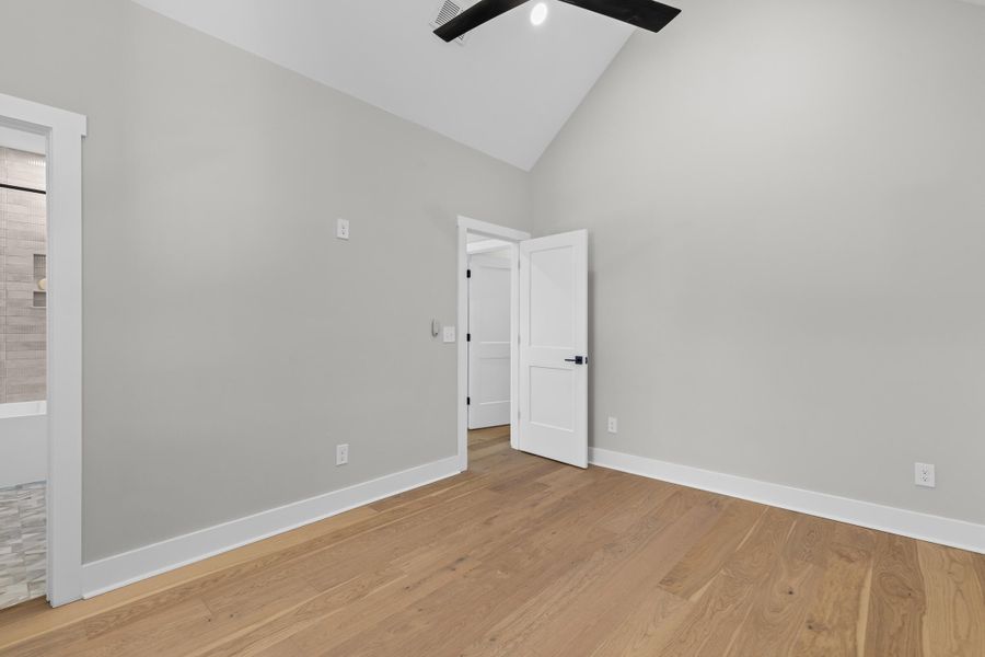 Spacious, unfurnished interior of a new home in , Charleston (Image 21).
