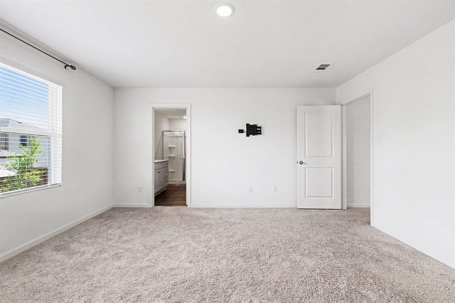 Spacious, unfurnished interior of a new home in , Princeton (Image 22).
