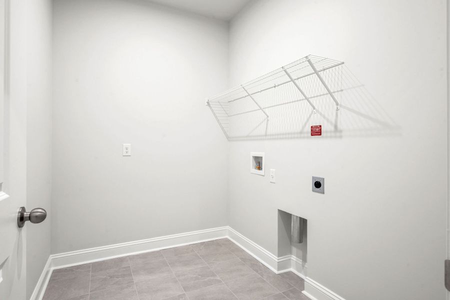 Spacious, unfurnished interior of a new home in Heartwood, Richmond Hill (Image 18).