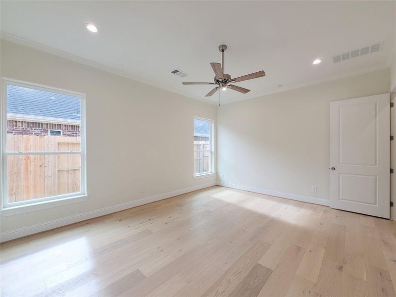 Spacious, unfurnished interior of a new home in , Conroe (Image 24).