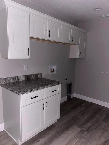 Furnished interior view inside a new home in , Dunnellon (Image 9).