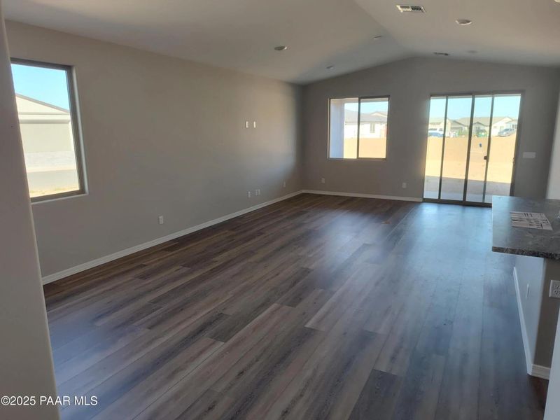 Spacious, unfurnished interior of a new home in North Ridge at Pronghorn Ranch, Prescott Valley (Image 7).