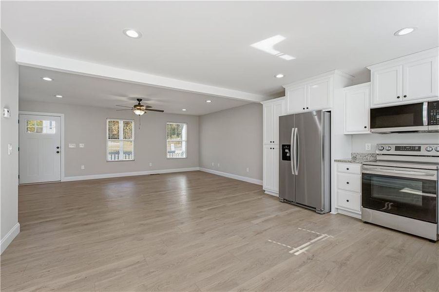 Spacious, unfurnished interior of a new home in , Dahlonega (Image 33).