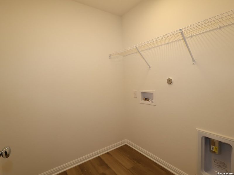 Spacious, unfurnished interior of a new home in Mesquite Ridge, San Antonio (Image 16).