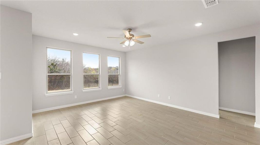 Spacious, unfurnished interior of a new home in The Oaks, Red Oak (Image 18).