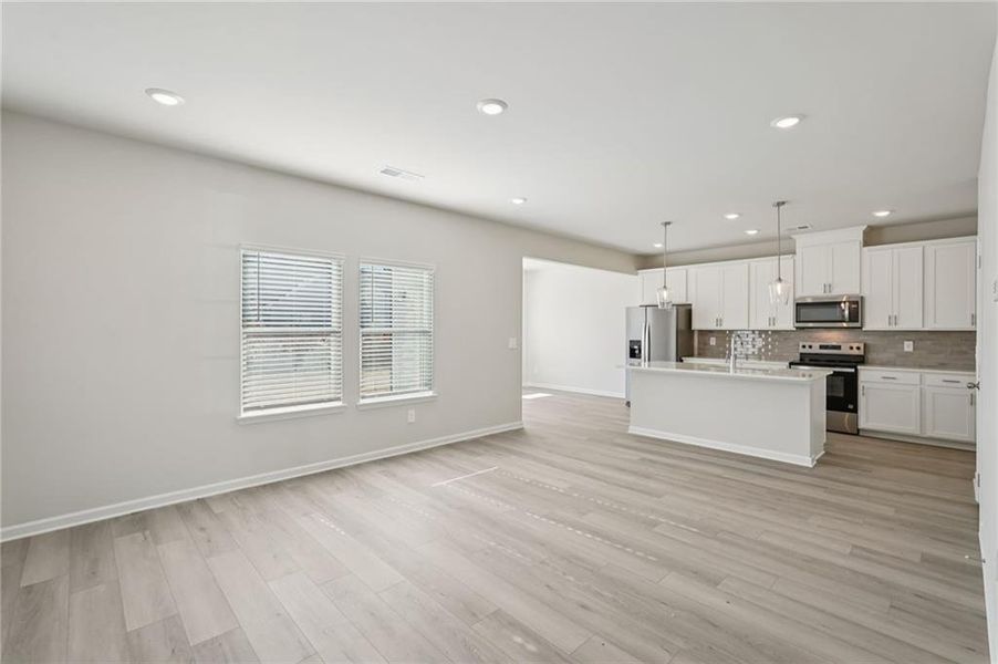 Spacious, unfurnished interior of a new home in Hawthorne Station, College Park (Image 43).