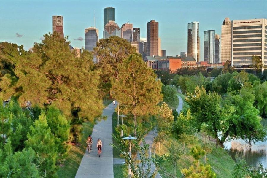 Walking distance to Buffalo Bayou Park. Just part of Buffalo Bayou Park! Buffalo Bayou Park is the 160-acre greenspace that lies along the 2.3-mile stretch of the bayou from Shepherd Dr. to Sabine St. Buffalo Bayou Park includes beautiful gardens and native landscaping; hike and bike trails; paddle craft and bike rentals; the go-to dog park in the city; public art; Picnic and Playground areas; two visitor centers and more!