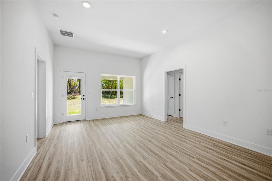 Spacious, unfurnished interior of a new home in Briarwood, Alachua (Image 20).
