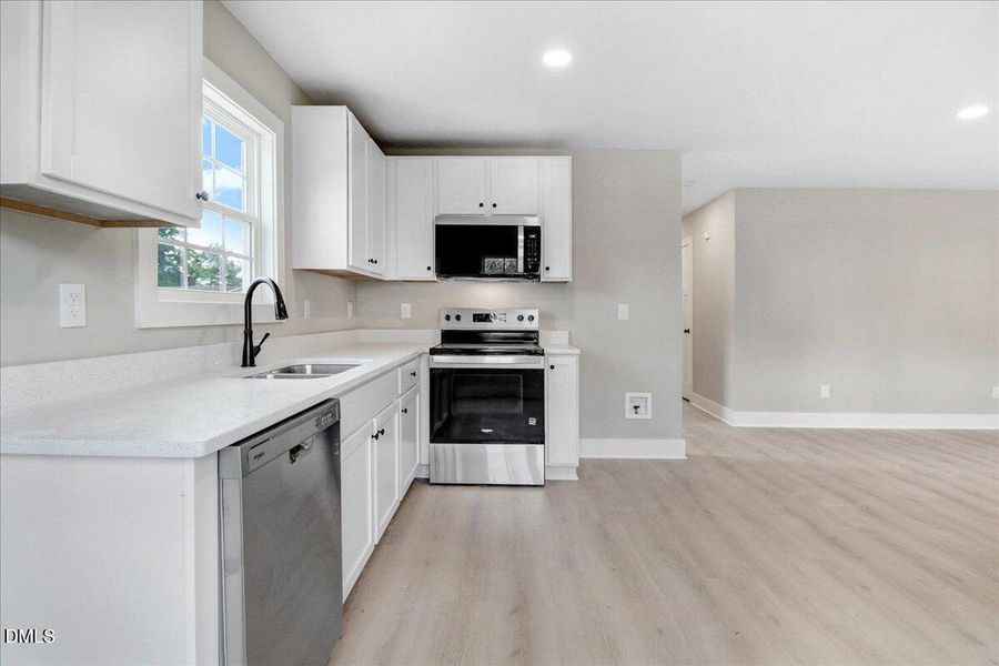 41-303 E James St-41