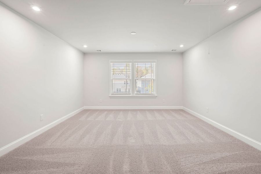 Spacious, unfurnished interior of a new home in Waterways, Richmond Hill (Image 13).