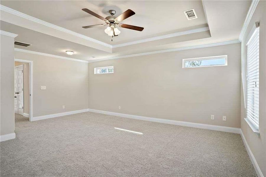 Spacious, unfurnished interior of a new home in Stratford Square, Lawrenceville (Image 8).