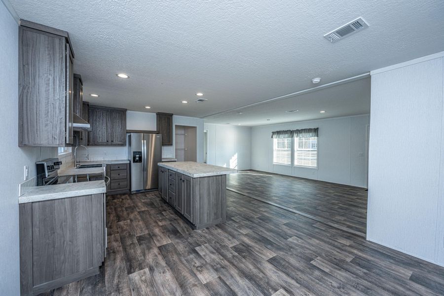 Spacious, unfurnished interior of a new home in , Pinopolis (Image 37).