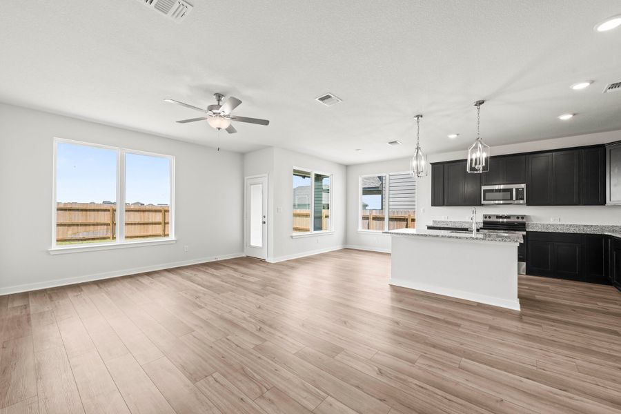 Spacious, unfurnished interior of a new home in Rancho San Gabriel, Georgetown (Image 15).