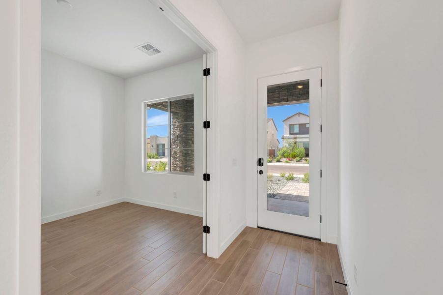 Spacious, unfurnished interior of a new home in Soleo, San Tan Valley (Image 15).