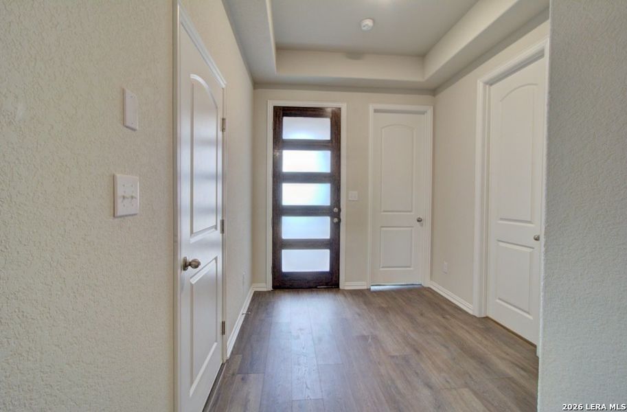 Spacious, unfurnished interior of a new home in Stream Waters, Seguin (Image 12).